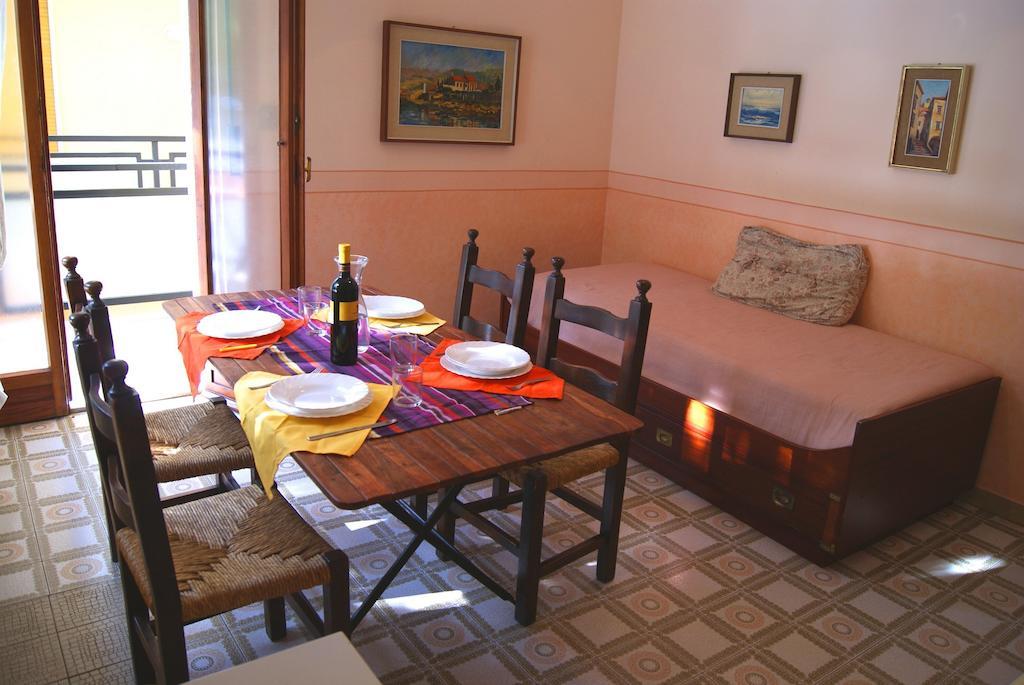 Apartament La Terrazza Tra Pini E Mare San Bartolomeo Al Mare Pokój zdjęcie
